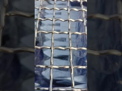 Ecrã de malha metálica decorativa que divide o espaço com abertura de 4 mm a 10 mm